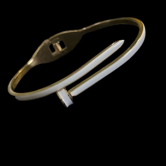 18K gold plated vintage cream gold-tone Nail fashion bracelet - Picture 3 of 12